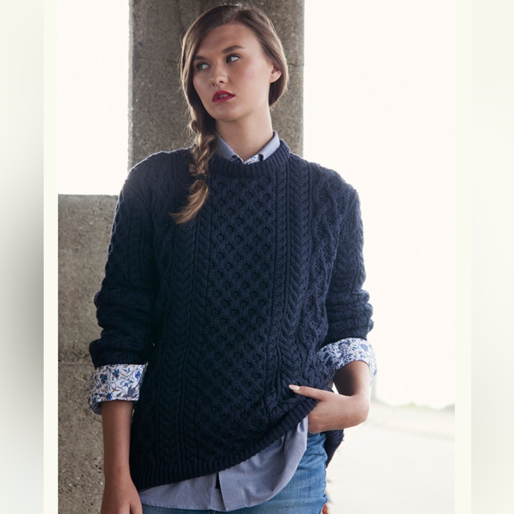Irish Aran Murphy Clan Crewneck Sweater in Dk Blue